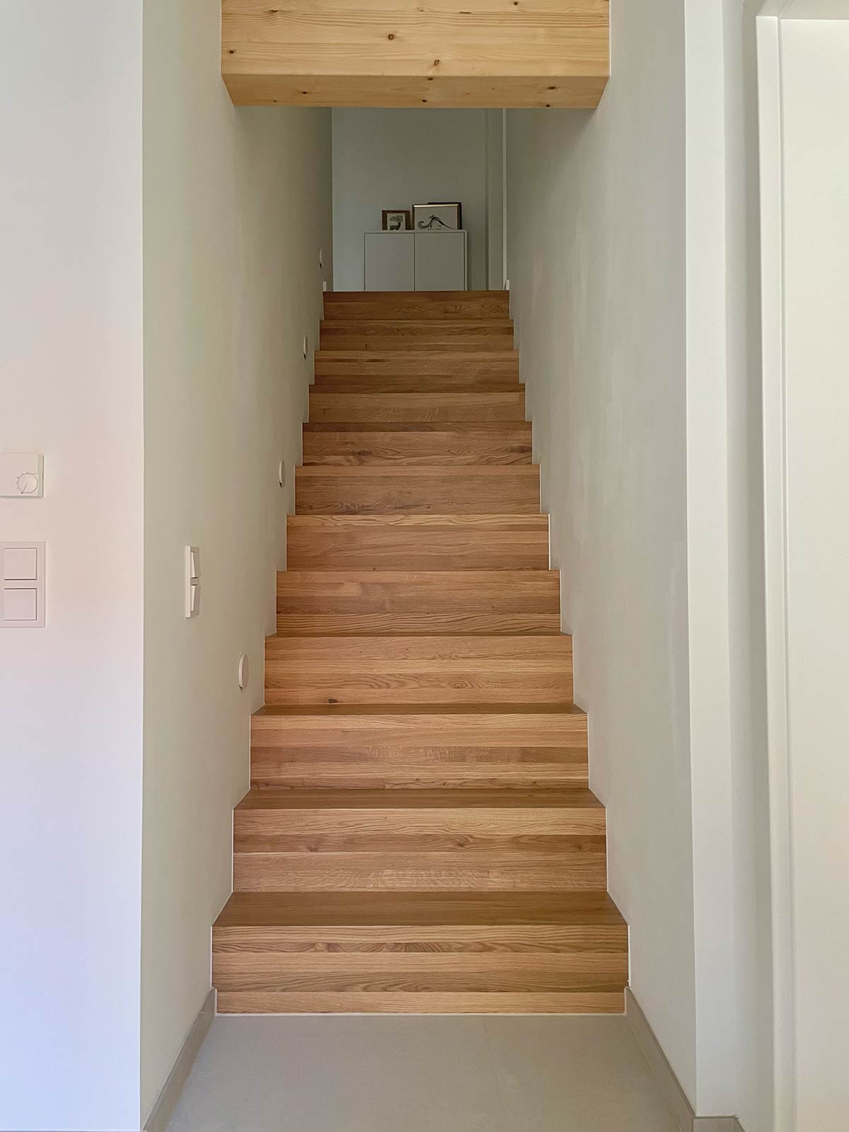 Hewitt-Architektur, Mehrfamilienhaus - Rheingaustraße Dieburg - Eiche Treppe
